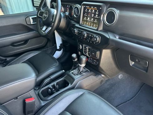 Used 2021 Jeep Wrangler Unlimited Sahara AWD/4WD image 17