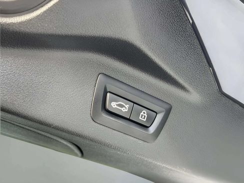 Used 2020 BMW X7 xDrive40i w/ M Sport Package AWD/4WD image 17