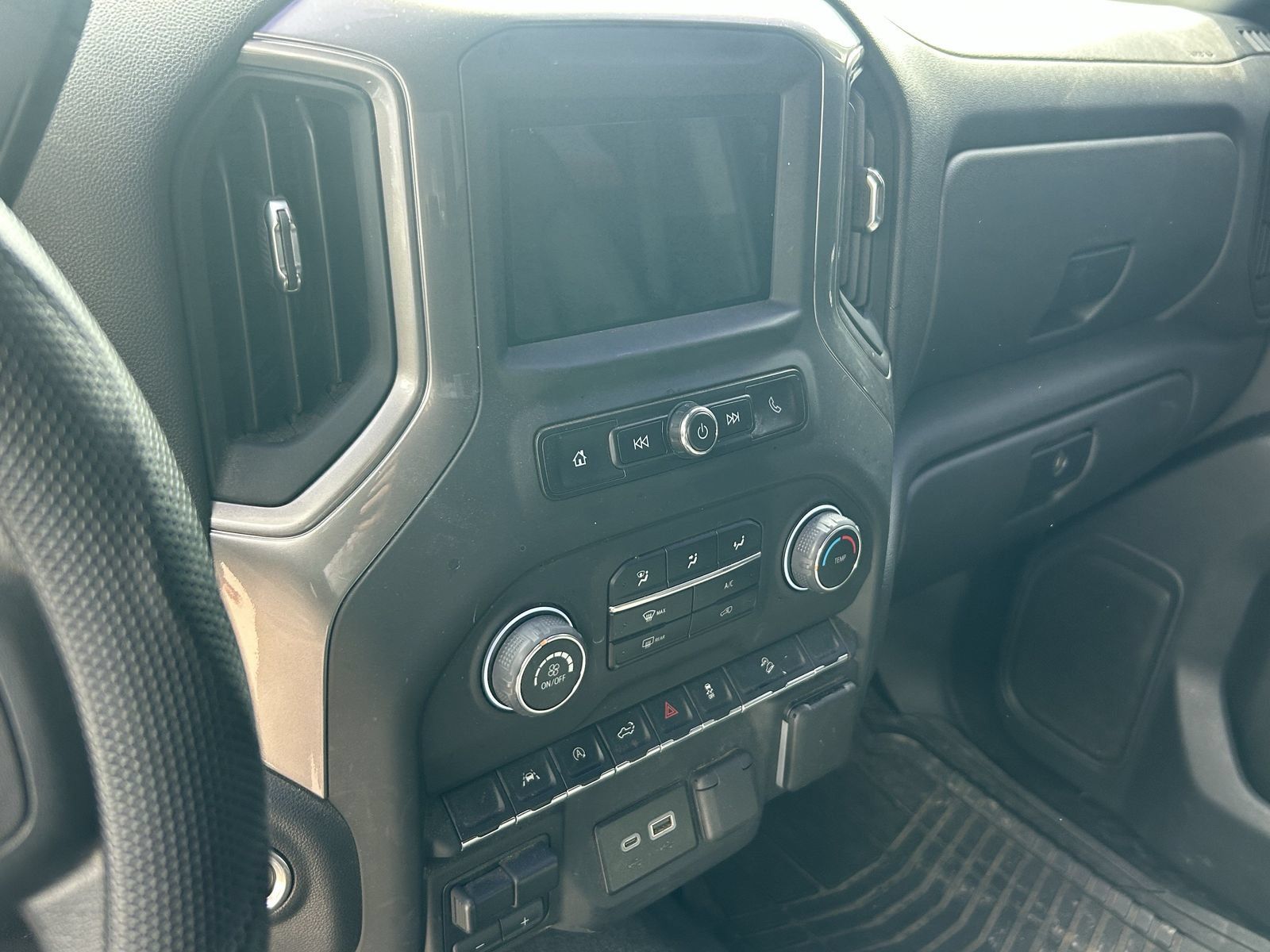 Used 2024 Chevrolet Silverado 1500 Custom Trail Boss w/ Dark Appearance Package AWD/4WD image 12