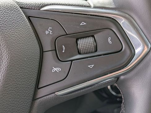 Used 2025 Chevrolet Trax LT w/ LT Convenience Package image 18