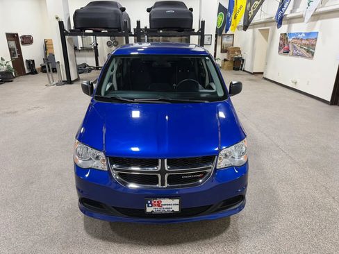 Used 2019 Dodge Grand Caravan SE FWD image 3