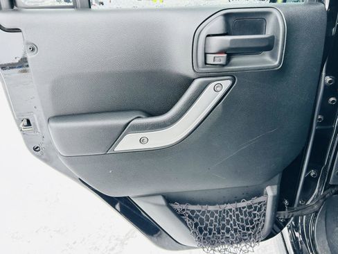 Used 2018 Jeep Wrangler Unlimited Rubicon w/ Cold Weather Group image 19