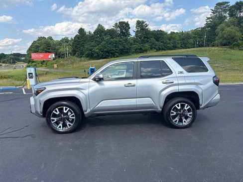 Used 2025 Toyota 4Runner TRD Sport Premium AWD/4WD image 5