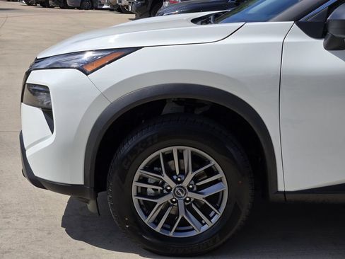 Used 2024 Nissan Rogue S AWD/4WD image 6