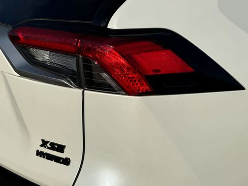 Used 2020 Toyota RAV4 XSE image 32