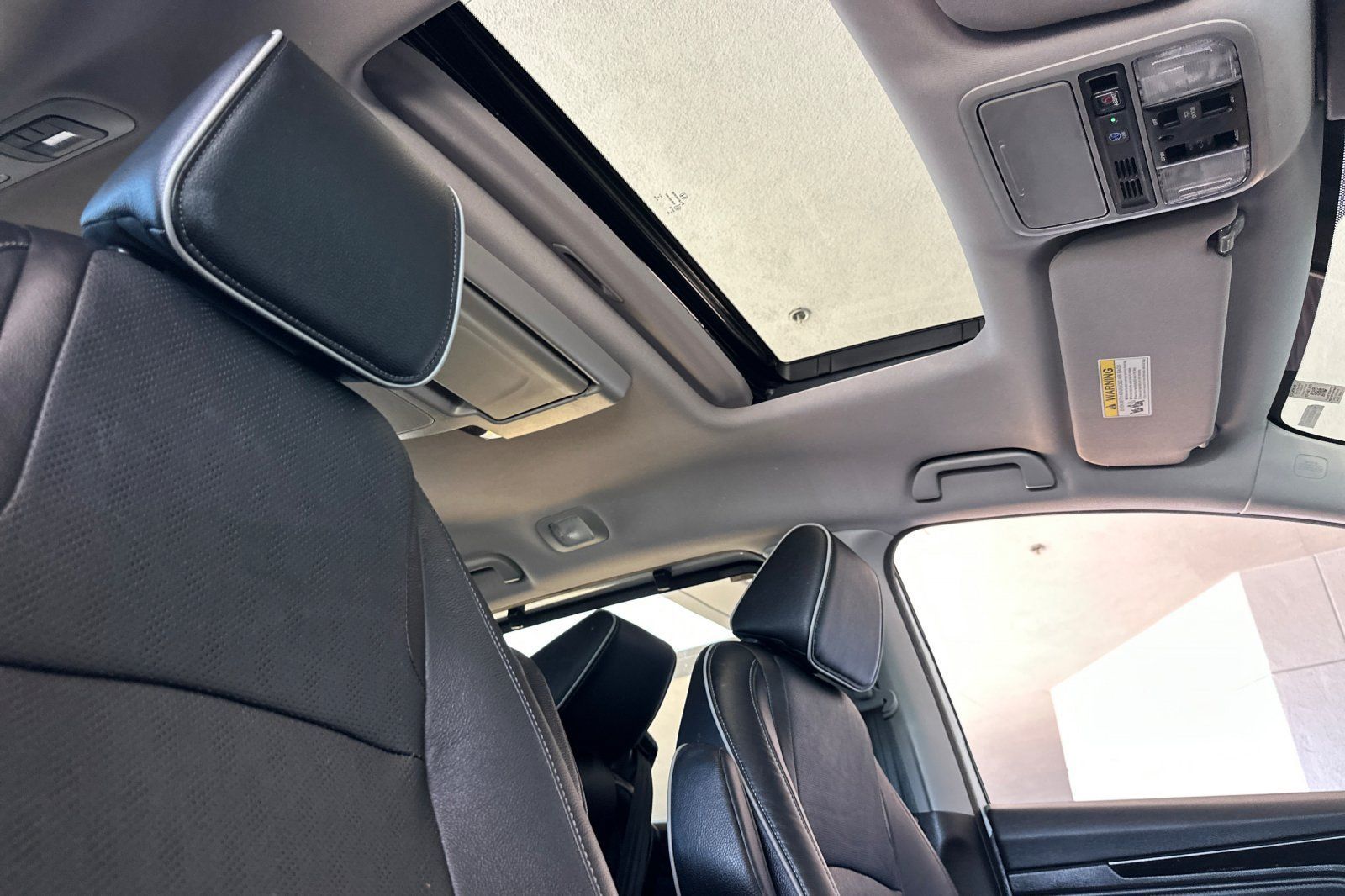 Used 2024 Honda Odyssey Elite image 14