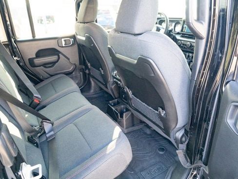 Certified 2024 Jeep Gladiator Rubicon w/ Technology Group image 34