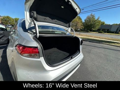 Used 2022 Toyota Corolla LE image 12
