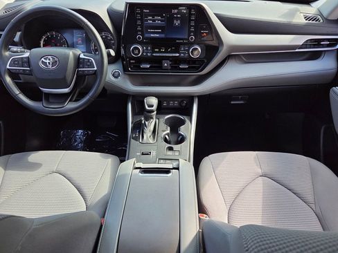 Used 2022 Toyota Highlander LE image 13