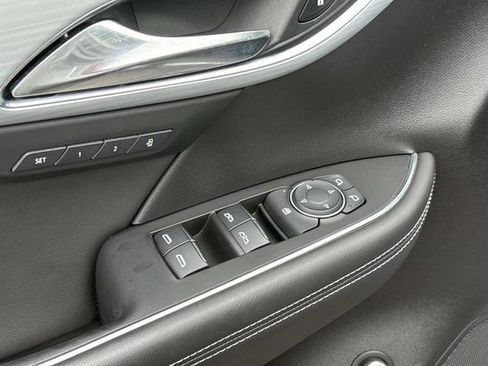 Used 2024 Buick Envision Avenir AWD/4WD image 13