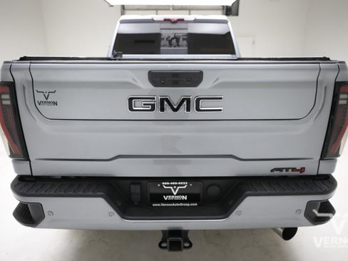 Used 2024 GMC Sierra 2500 AT4 w/ AT4 Premium Plus Package AWD/4WD image 4