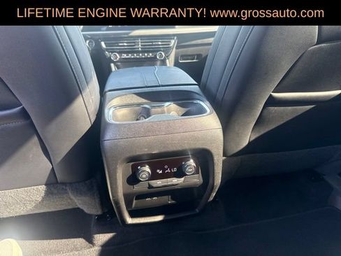 Used 2025 Chevrolet Traverse LT AWD/4WD image 39
