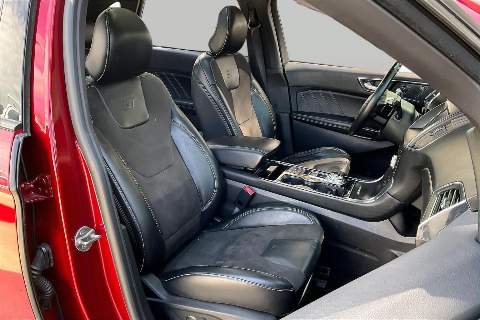 Used 2019 Ford Edge ST w/ Equipment Group 401A AWD/4WD image 9