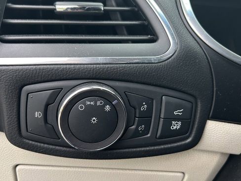 Used 2019 Ford Edge Titanium AWD/4WD image 20