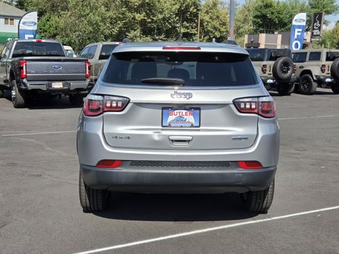 Used 2018 Jeep Compass Latitude w/ Popular Equipment Group AWD/4WD image 6