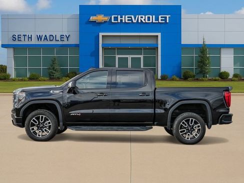 Used 2025 GMC Sierra 1500 AT4 w/ Technology Package AWD/4WD image 4
