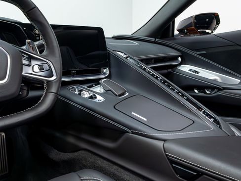 Used 2024 Chevrolet Corvette Stingray Coupe w/ Z51 Performance Package image 15