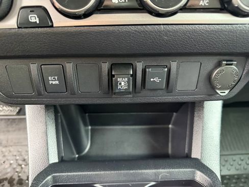 Used 2022 Toyota Tacoma SR5 AWD/4WD image 23