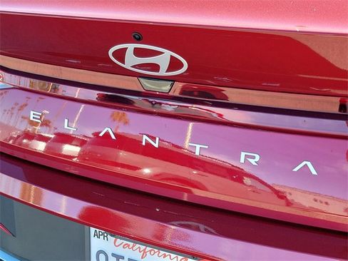 Used 2025 Hyundai Elantra SE image 23