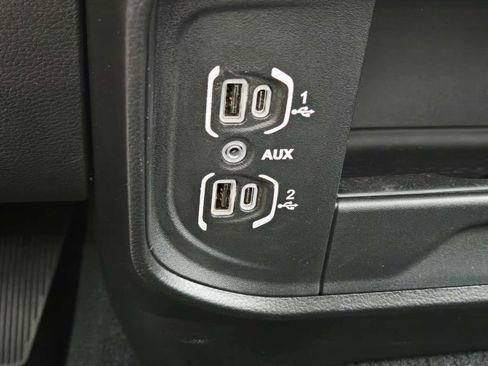 Used 2024 RAM 2500 Big Horn w/ Bed Utility Group image 33