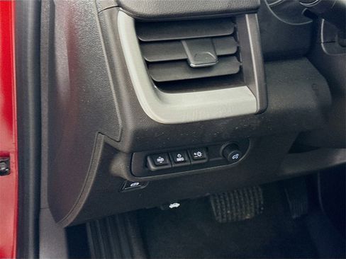 Used 2024 GMC Terrain SLT w/ Infotainment Package II image 4