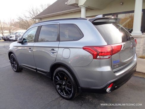 Used 2018 Mitsubishi Outlander LE image 6