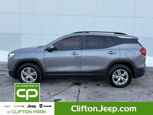 Used 2021 GMC Terrain SLE w/ Driver Convenience Package image 5