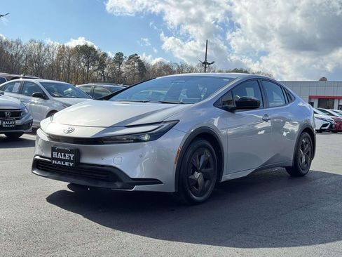 Used 2024 Toyota Prius LE image 24