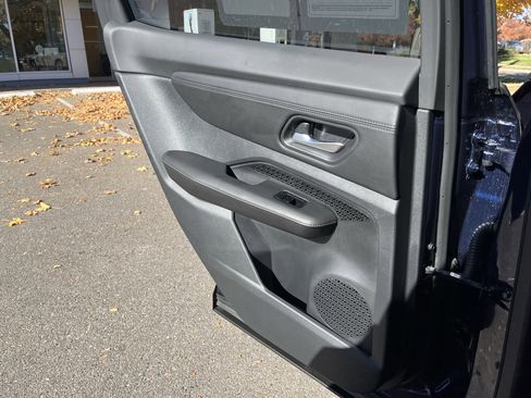 Used 2023 Nissan Ariya AWD image 30