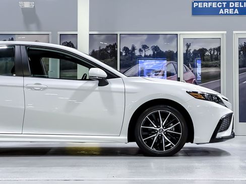 Used 2023 Toyota Camry SE FWD image 29