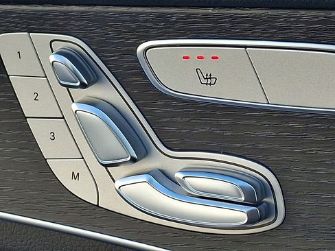 Used 2022 Mercedes-Benz GLC 300 4MATIC w/ AMG Line image 28