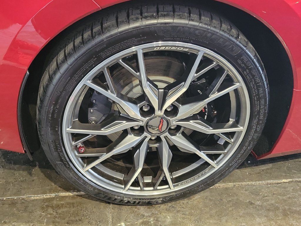 Used 2025 Chevrolet Corvette Stingray Premium Cpe w/ Z51 Performance Package RWD image 31