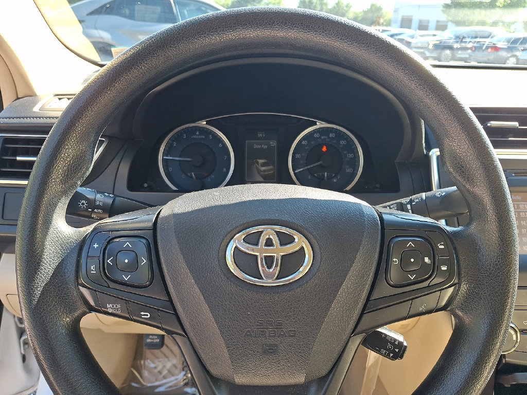 Used 2017 Toyota Camry LE FWD image 18