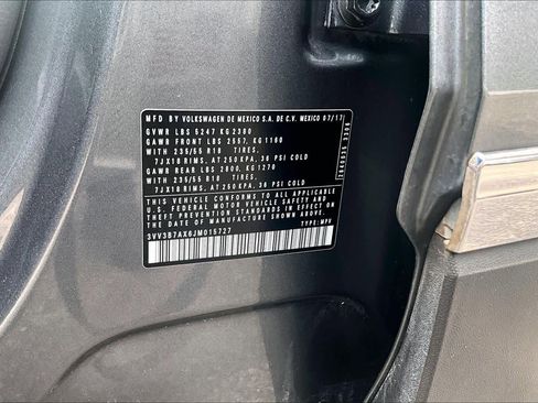 Used 2018 Volkswagen Tiguan SEL FWD image 34