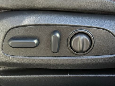 Used 2024 Chevrolet TrailBlazer RS w/ Convenience Package image 29