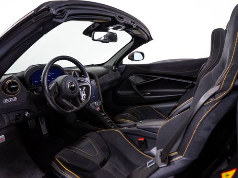 Used 2021 McLaren 720S Performance RWD image 23