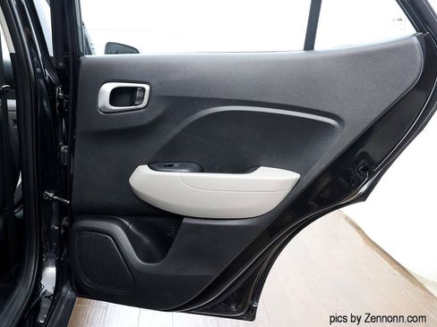 Used 2020 Hyundai Venue SEL FWD image 29