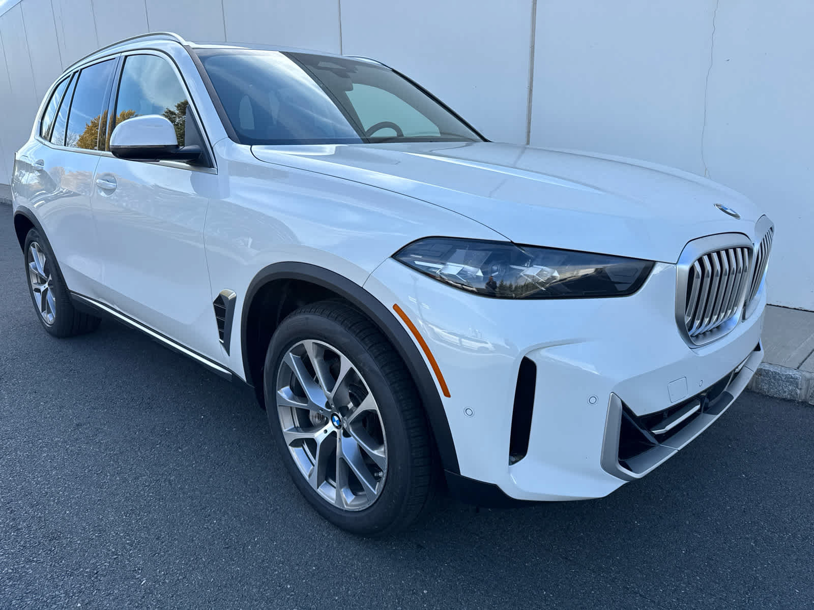 Used 2024 BMW X5 xDrive40i w/ Parking Assistance Package AWD/4WD image 2