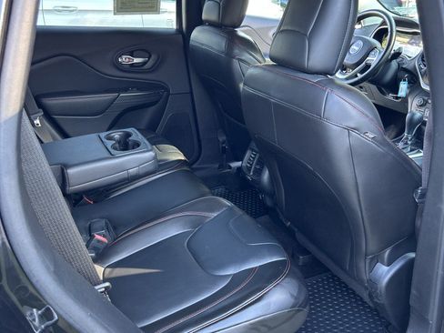 Used 2015 Jeep Cherokee Trailhawk w/ Leather Interior Group AWD/4WD image 15