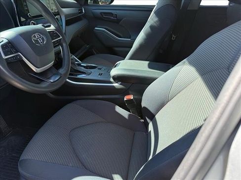 Used 2022 Toyota Highlander L image 5