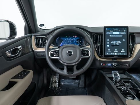 New 2026 Volvo XC60 B5 Plus w/ Climate Package AWD/4WD image 17