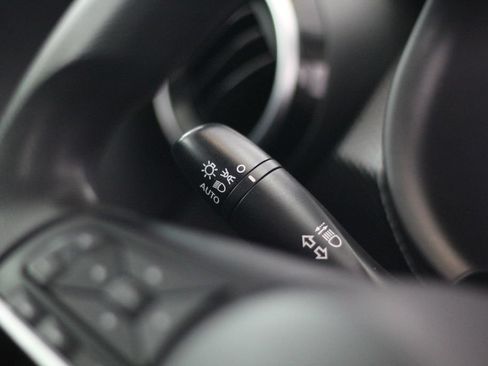 Used 2021 Nissan Kicks SV FWD image 14