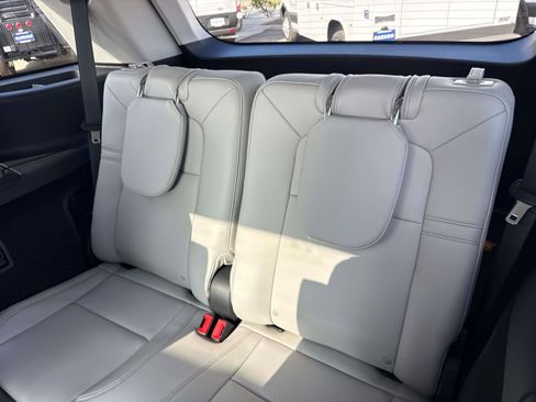 Used 2025 Lincoln Aviator 2WD image 11