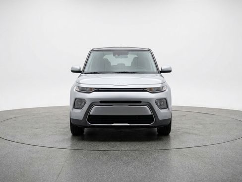 Used 2025 Kia Soul LX w/ LX Technology Package image 2
