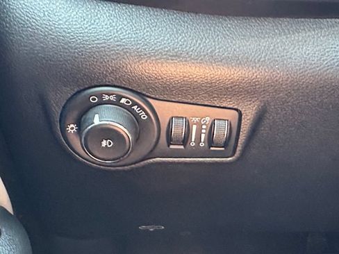 Used 2025 Jeep Compass Limited AWD/4WD image 30