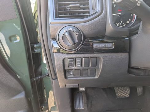 Used 2024 Nissan Titan SV w/ SV Bronze Edition Package image 20