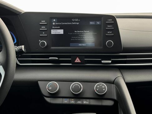 Certified 2025 Hyundai Elantra SE image 19