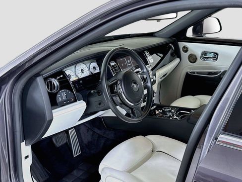 Used 2019 Rolls-Royce Ghost RWD image 15
