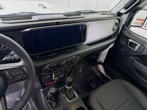 Used 2025 Jeep Wrangler Sport AWD/4WD image 26