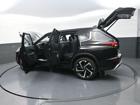Used 2023 Mitsubishi Outlander SE image 31